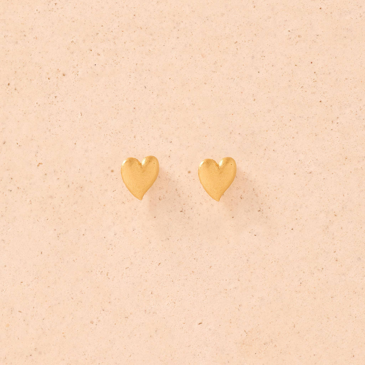 Corà Herz-Ohrstecker | Wasserdichter Schmuck aus Gold als Geschenk