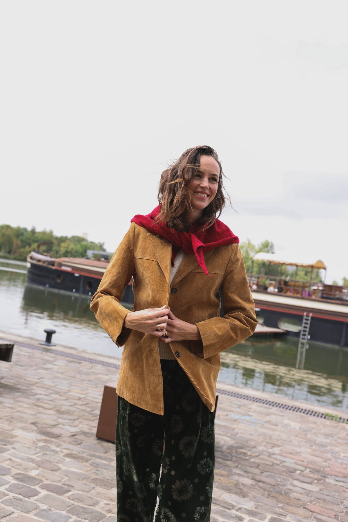 Roter Colette‑Schal