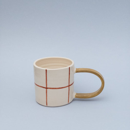 Olivgrüne karierte Tasse mit Henkel