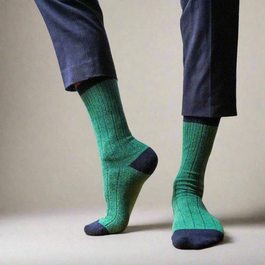 KLUE Merinowollsocken mit Streifen | Grün und Schwarz