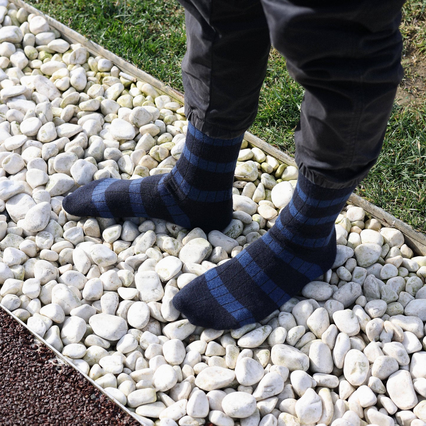 KLUE Socken aus Merinowolle mit Streifen | Marineblau und Blau