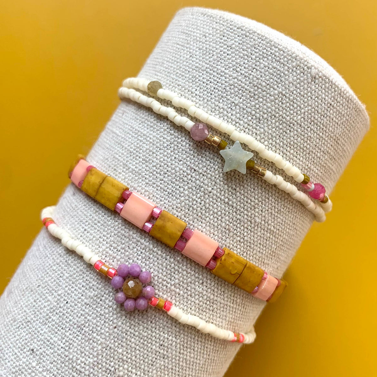 Armband Marguerite - Ecru / neonrosa