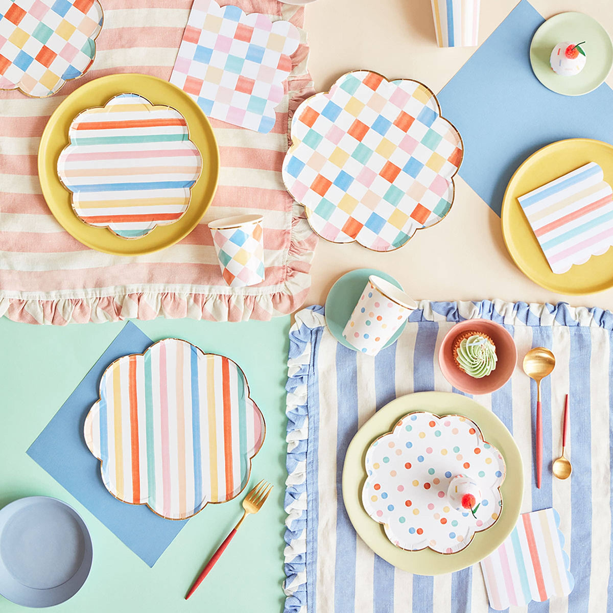 Bunte Musterbecher