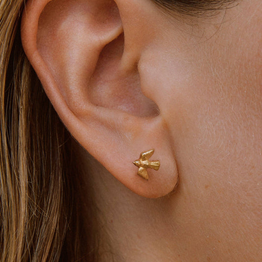 Mara Ohrstecker mit fliegendem Vogel | Schmuck, vergoldetes Geschenk, wasserdicht