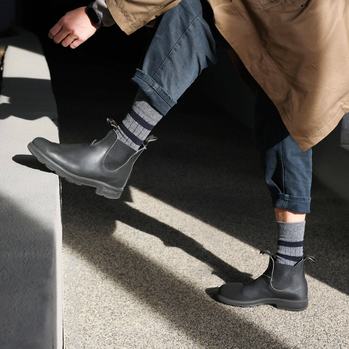 KLUE Merinowollsocken mit Streifen | Grau und Schwarz
