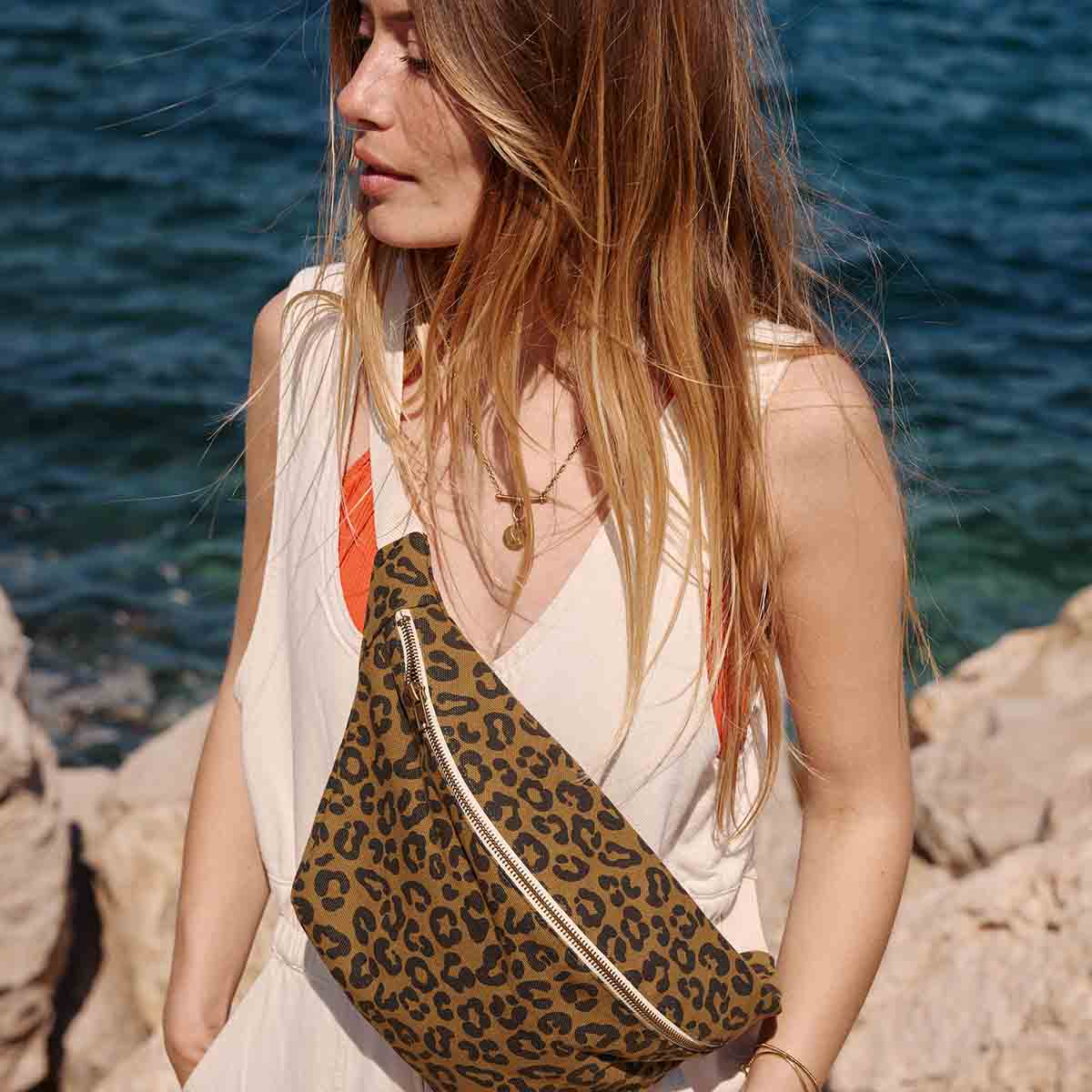 GRAU-OLIVGRÜNE GÜRTELTASCHE