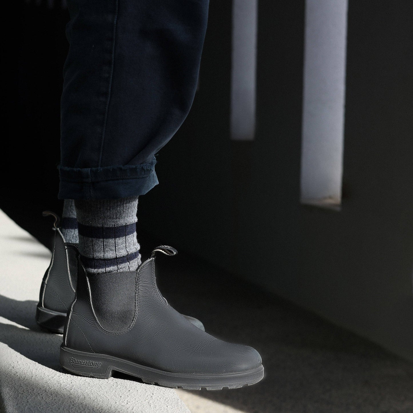 KLUE Merinowollsocken mit Streifen | Grau und Schwarz