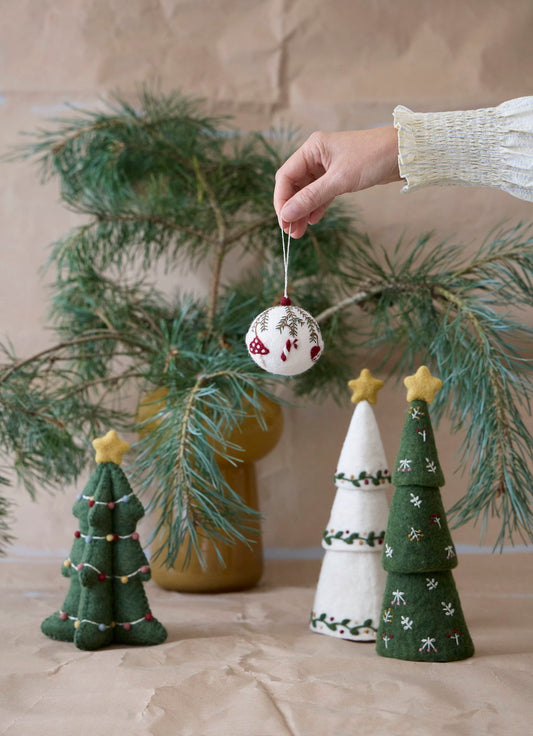 Weihnachtskugel – Weiß mit Ornamenten