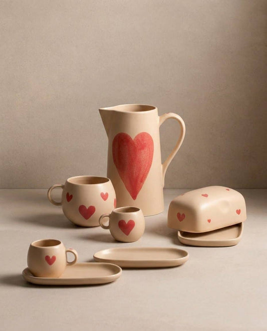 Cozy Hearts Steingut-Becher mit Kugelgriff 500 ml Limitierte Edition