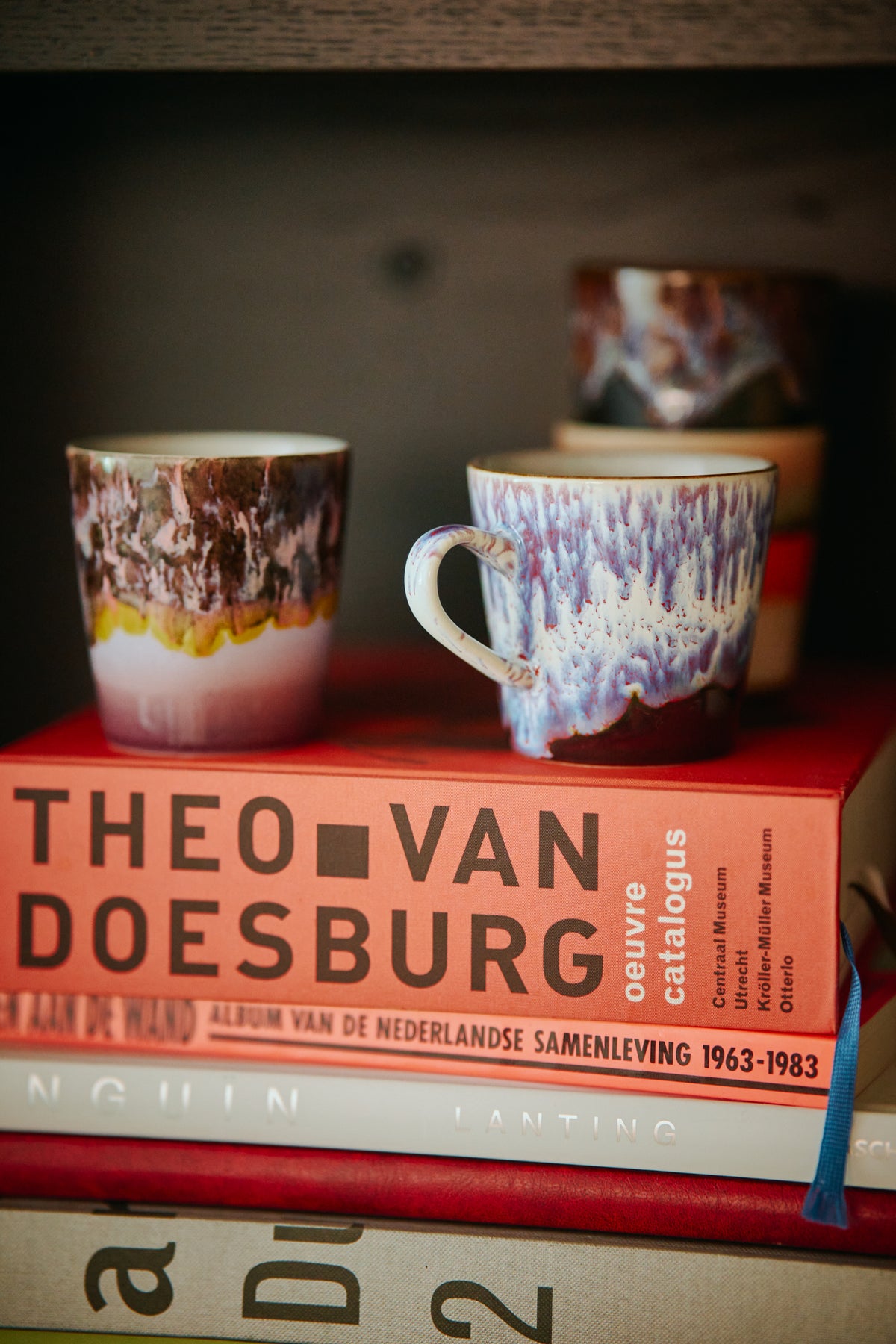Keramik im Stil der 70er Jahre: Kaffeebecher