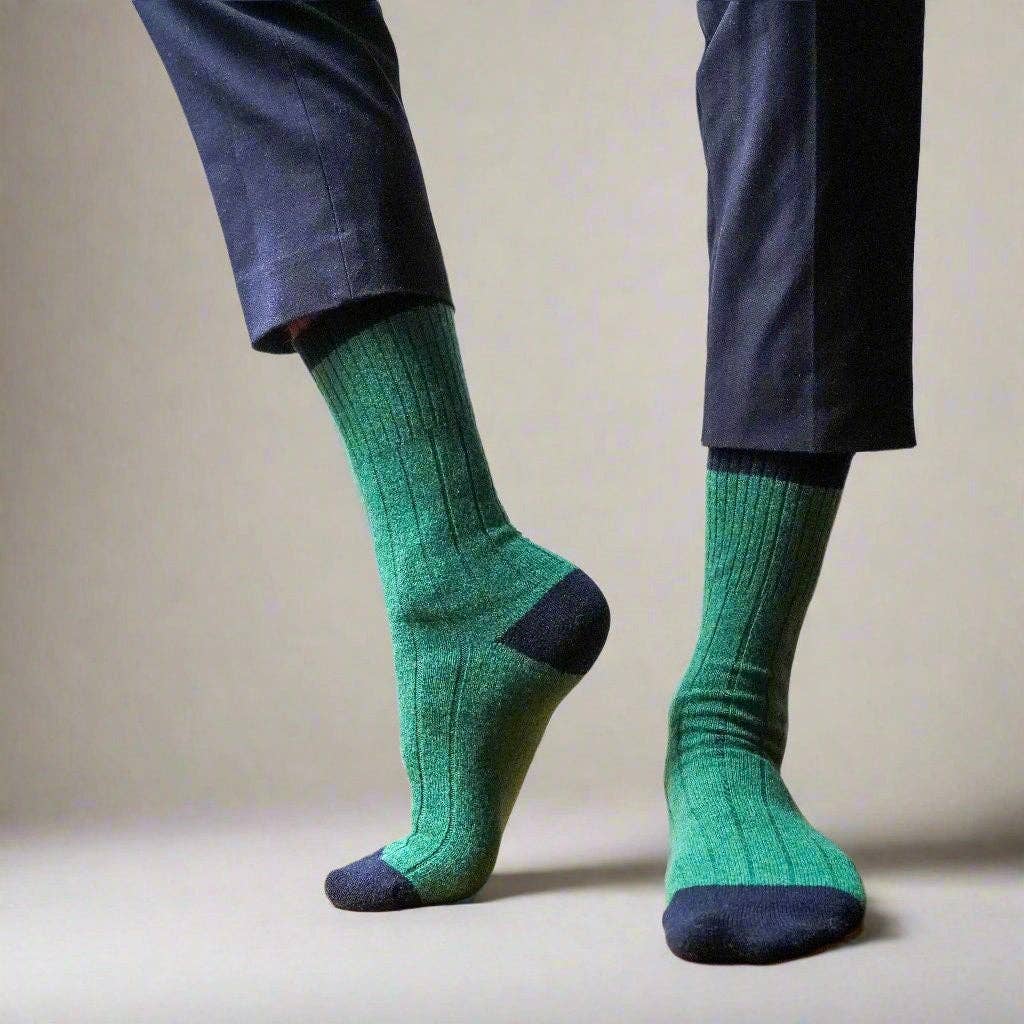 KLUE Merinowollsocken mit Streifen | Grün und Schwarz