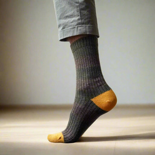 KLUE Merinowollsocken mit Streifen | Khaki und Gelb
