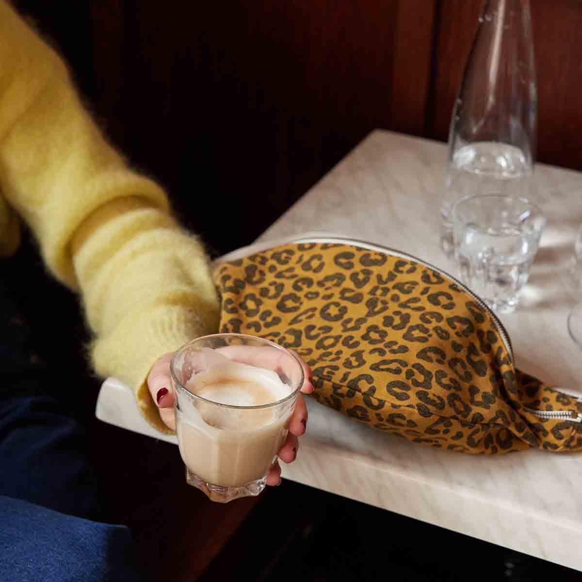 Damen-Bauchtasche Graou Caramel mit Leopardenmuster