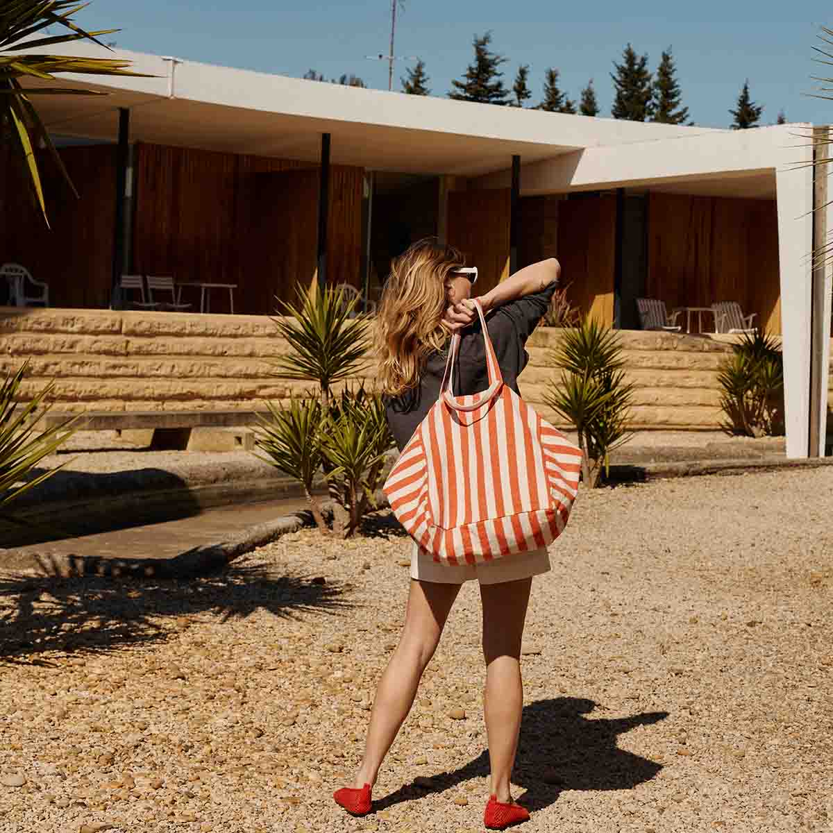 ELISA-STREIFEN-TASCHE GREIGE / TOMATE
