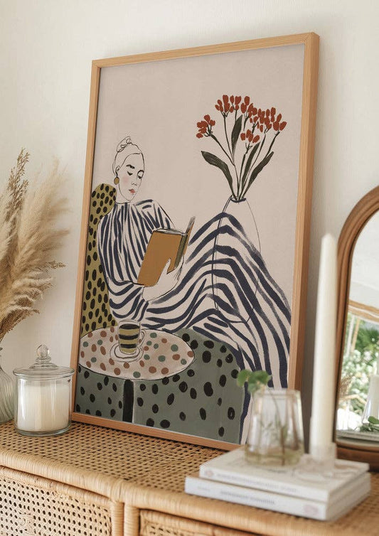 Kunstdruck „Chic Woman Reading“ – malerische Editorial-Deko