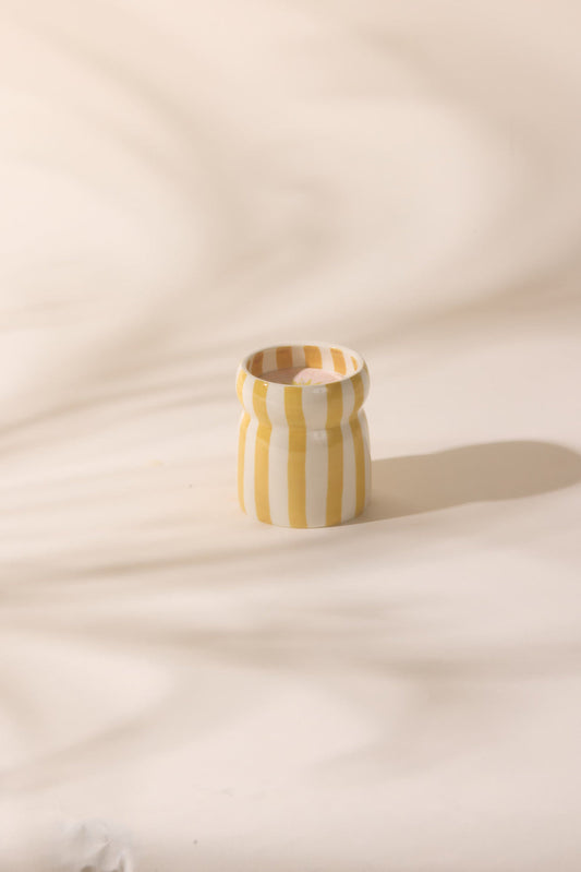 Cabana Keramikkerze, 184 g, Ocker gestreift – Goldküste