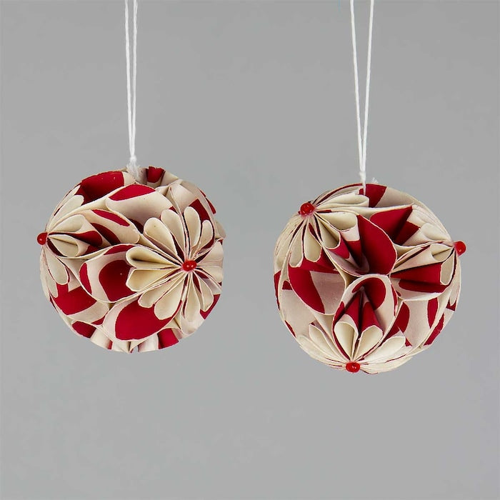 FLOWER BALL Weihnachtsbaumschmuck, 2er-Set, Weiß/Rot