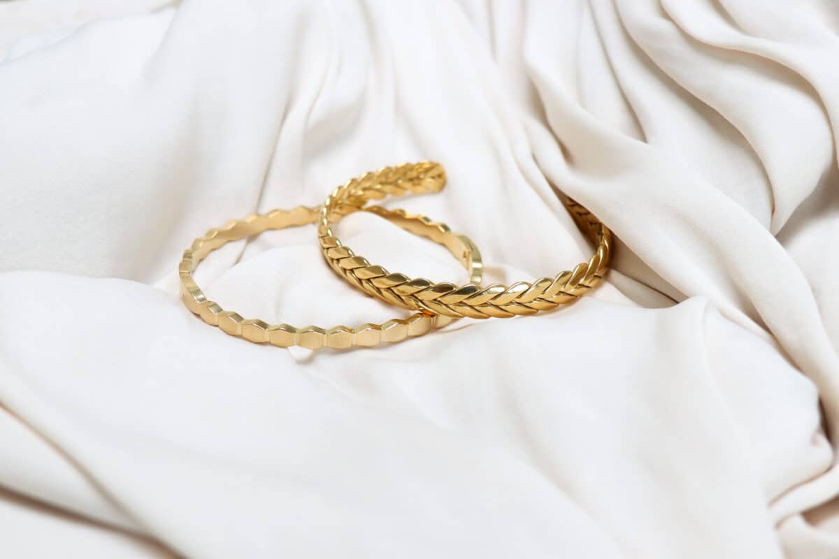 Geflochtener Armreif in Gold