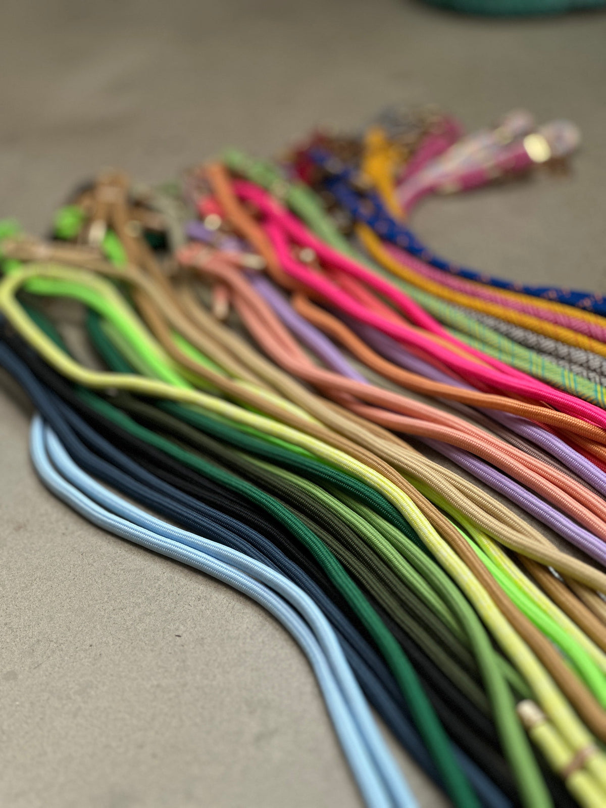 Handykette 'LEYA' diverse Farben