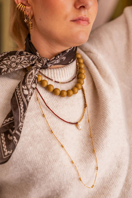 Schicke braune Halskette mit Gold