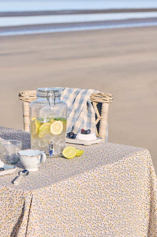 Tischdecke Line quadratisch m/multifarbigen kleinen Blumen