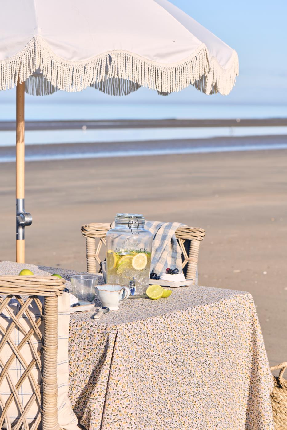 Tischdecke Line quadratisch m/multifarbigen kleinen Blumen