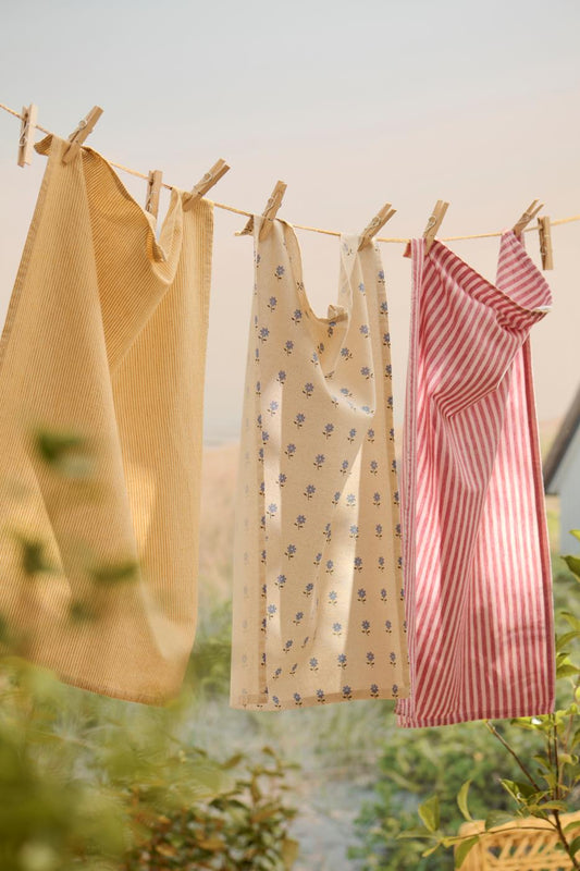 Geschirrtuch Elisabeth natur m/blauen Blumen