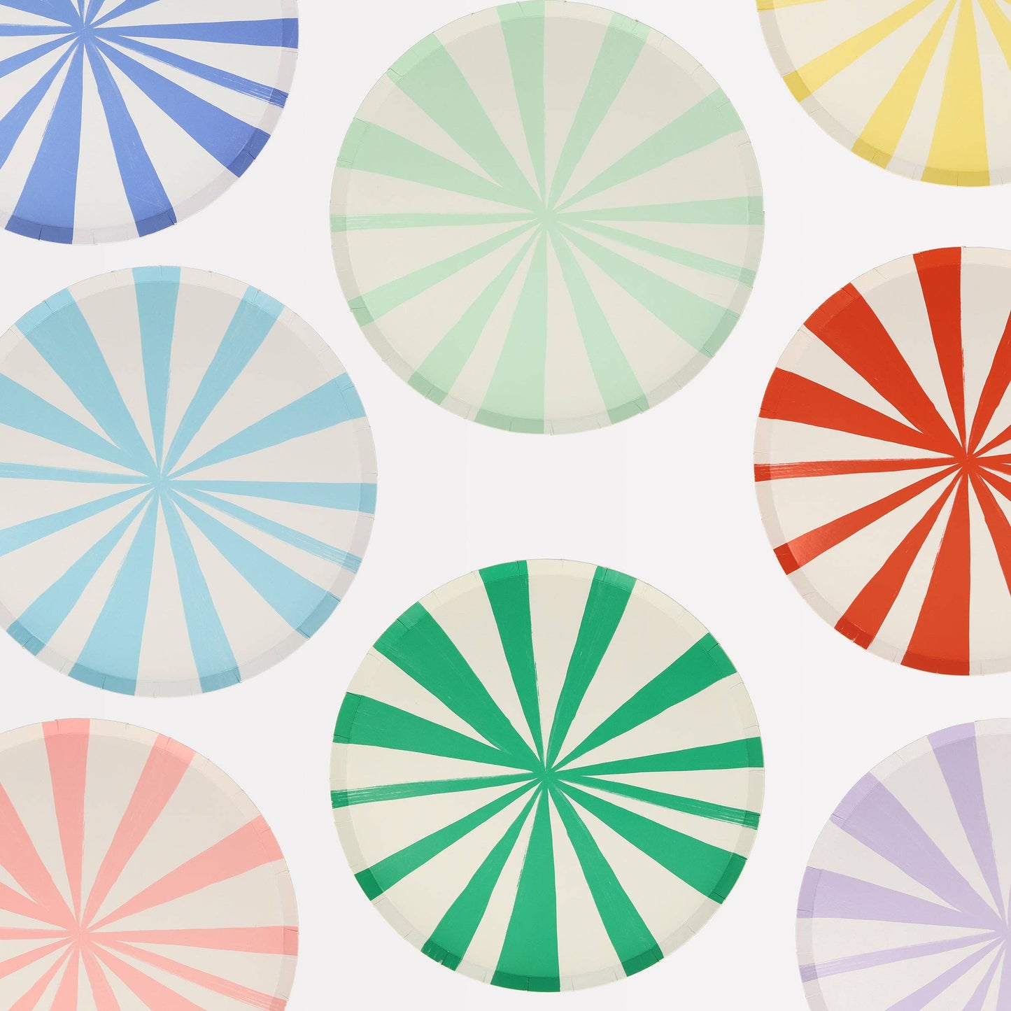 Gemusterte Teller mit Streifenrand