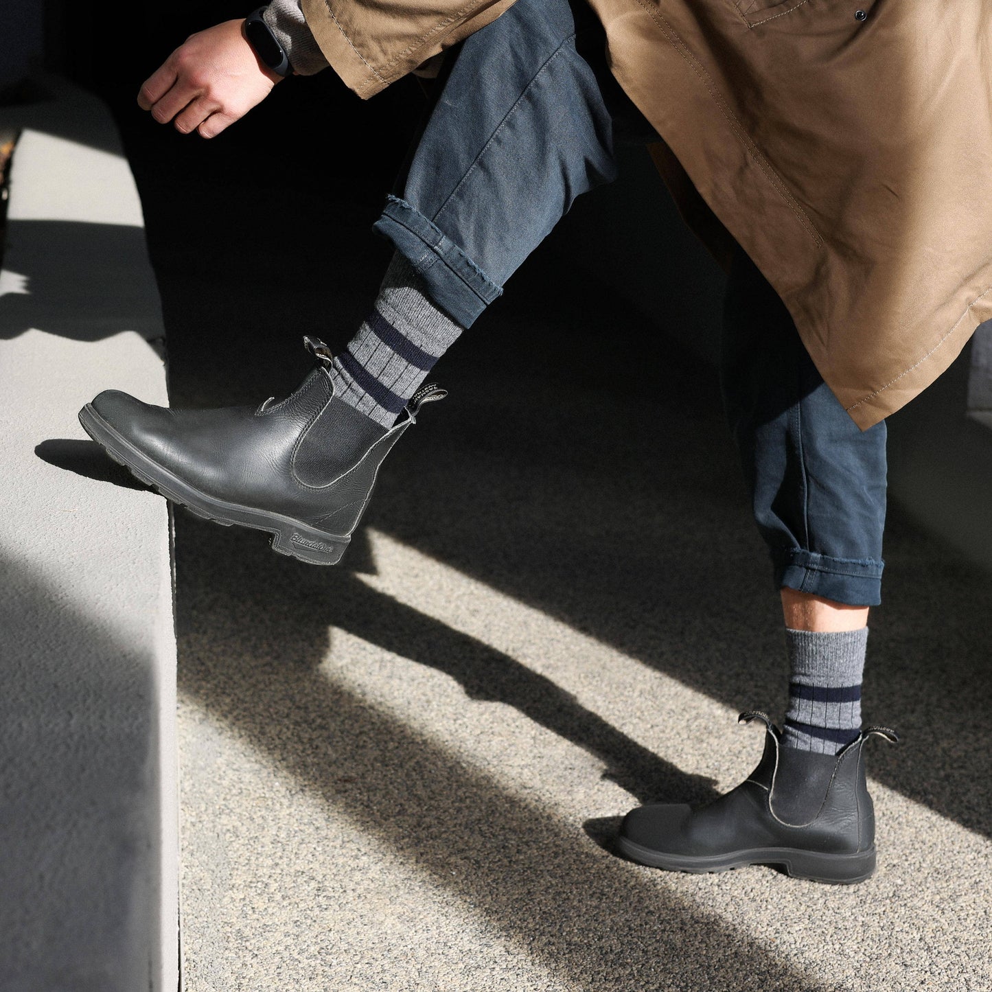 KLUE Merinowollsocken mit Streifen | Grau und Schwarz