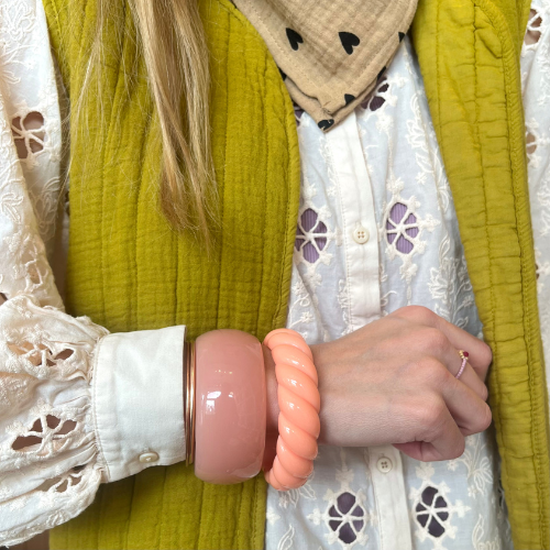 Gedrehter Armband in Blassrosa MM – Celluloseacetat
