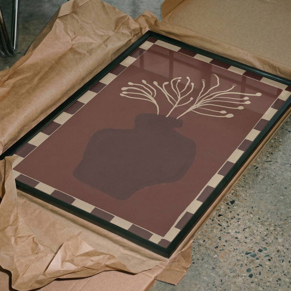 Kunstdruck: Braune Vase mit Zweigen – volkstümliches Stillleben