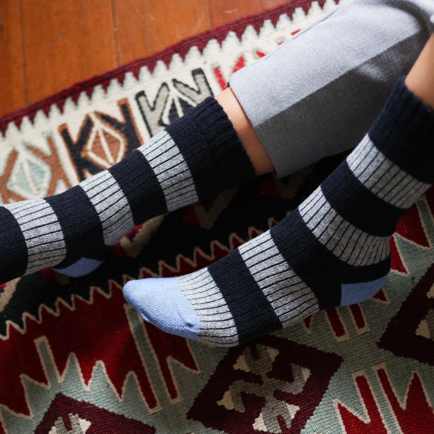 KLUE Merinowollsocken mit Streifen | Marineblau und Grau