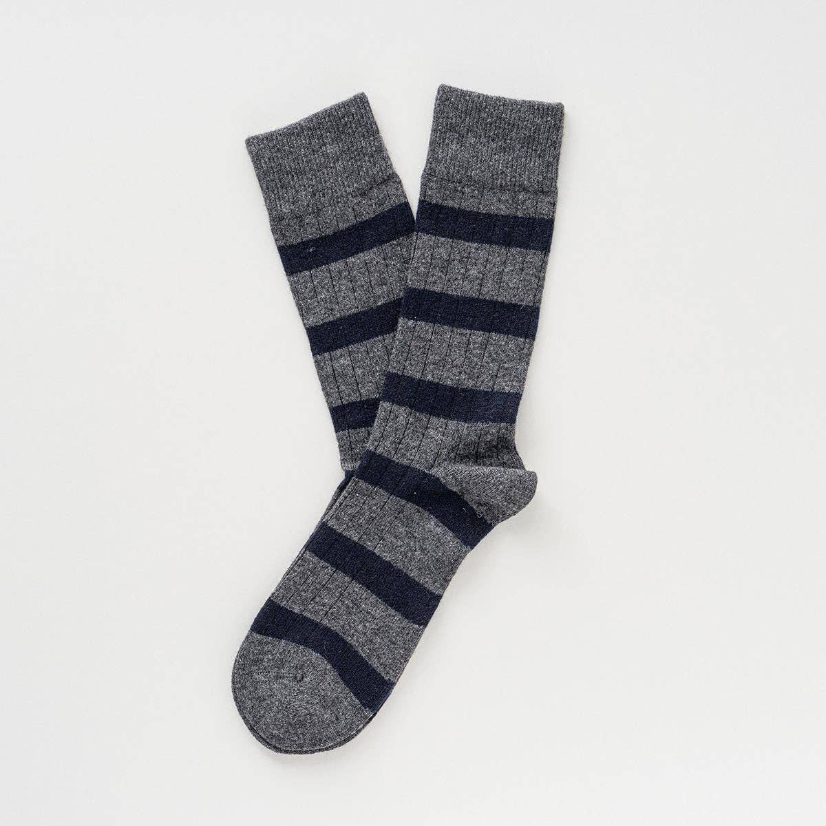 KLUE Merinowollsocken mit Streifen | Grau und Schwarz