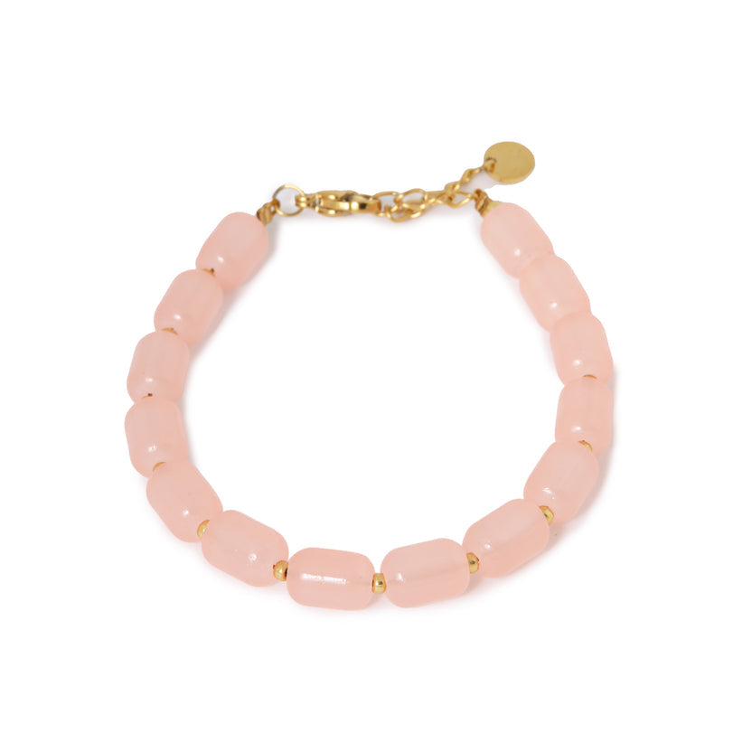 Armband mit pfirsichfarbenen Perlen in Gold